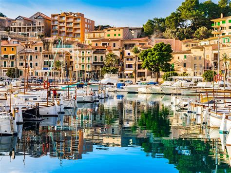 Explore Palma de Mallorca .